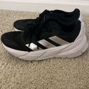 Adidas Adistar Running Shoe, size 8, Black and White